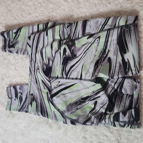 Lululemon Swift Speed High-Rise Tight 28" Sz 4 Warp Multi - Picture 10 of 14